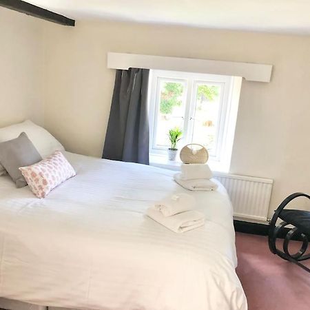 Cosy Farmhouse Escape In Monmouthshire Villa Wolves Newton Eksteriør billede