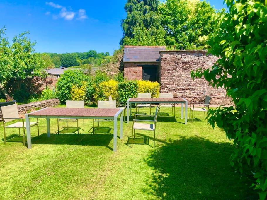 Cosy Farmhouse Escape In Monmouthshire Villa Wolves Newton Eksteriør billede