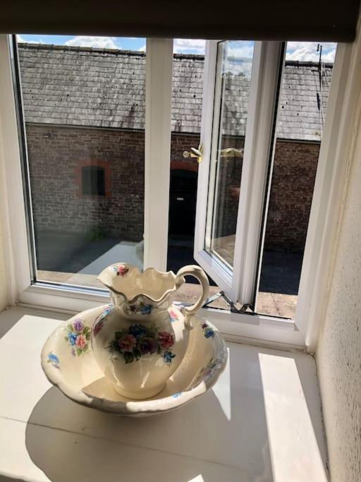 Cosy Farmhouse Escape In Monmouthshire Villa Wolves Newton Eksteriør billede