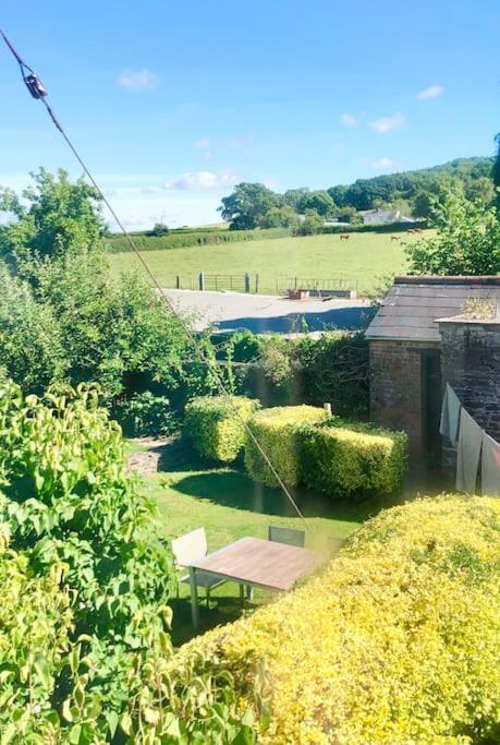 Cosy Farmhouse Escape In Monmouthshire Villa Wolves Newton Eksteriør billede