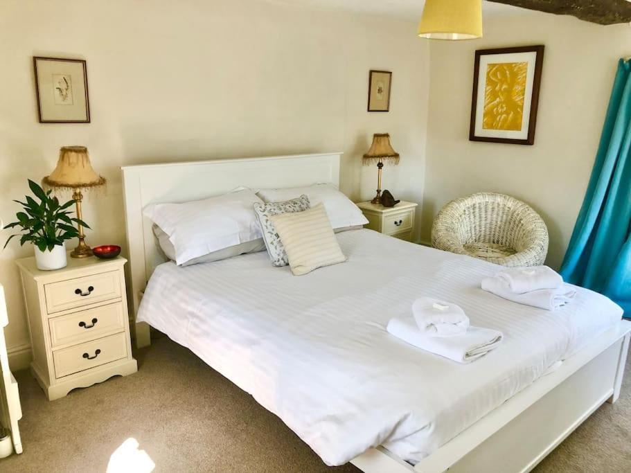 Cosy Farmhouse Escape In Monmouthshire Villa Wolves Newton Eksteriør billede